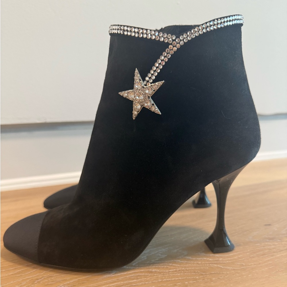 SOLD 🎊Chanel Black Suede Comet star boots